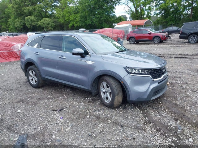 Salvage Kia Sorento Image
