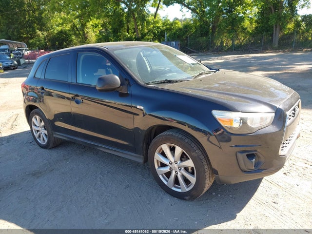 Salvage Mitsubishi Outlander Image