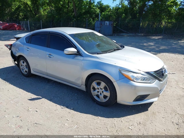 Salvage Nissan Altima Image