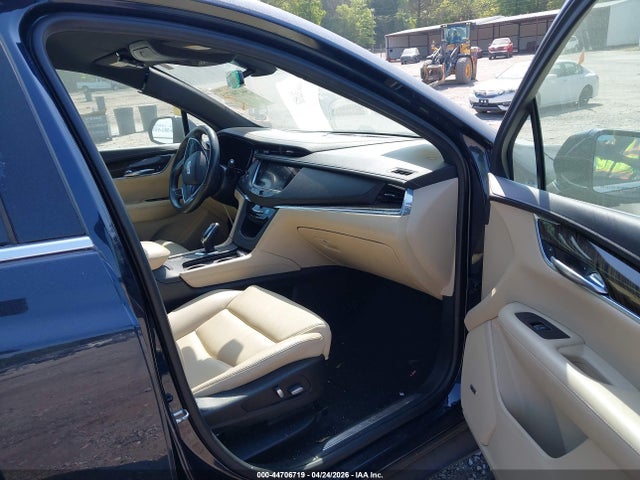 Cadillac XT5 Standard