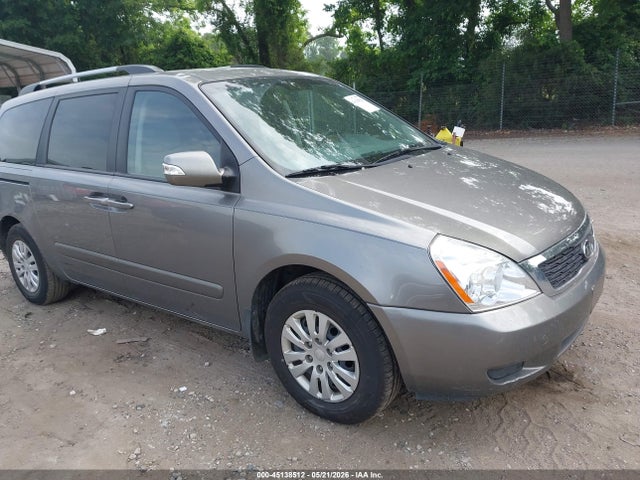 Salvage Kia Sedona Image