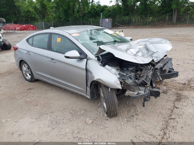 Salvage Hyundai ELANTRA Image