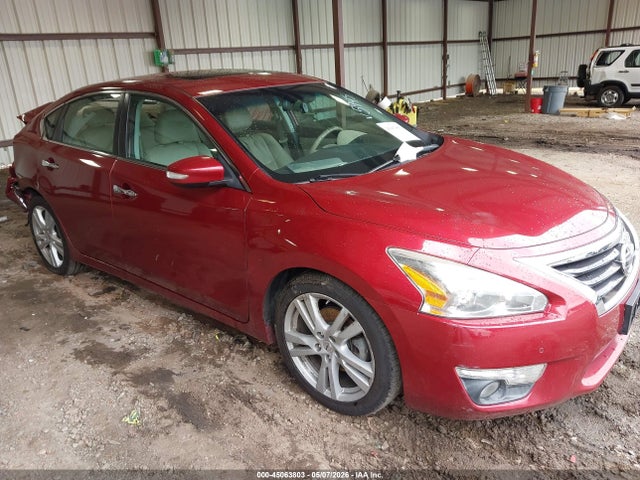 Salvage Nissan Altima Image