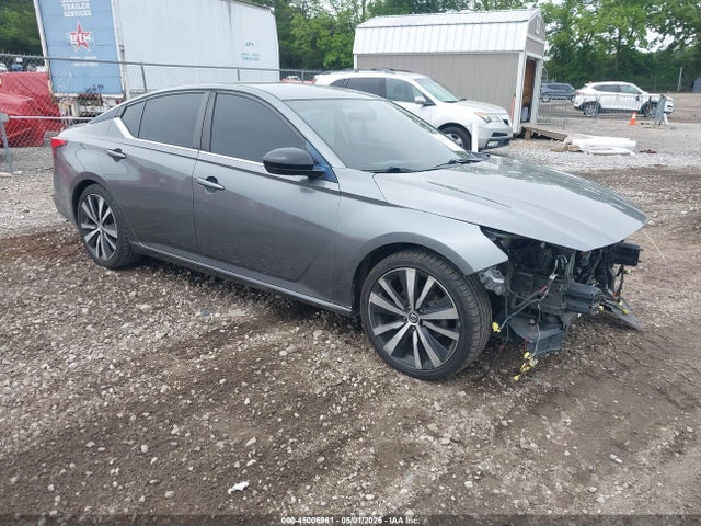 Salvage Nissan Altima Image