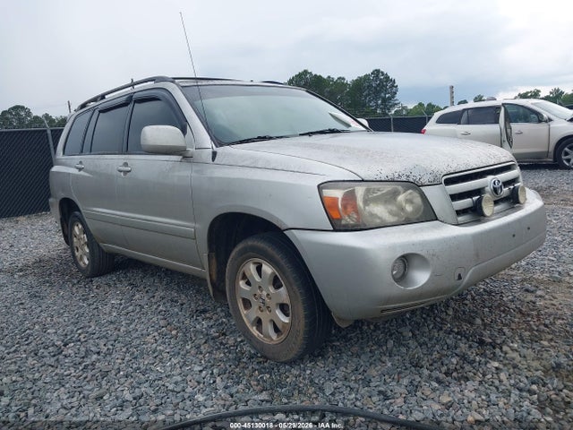 Salvage Toyota Highlander Image
