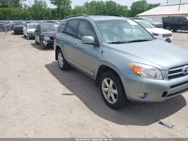 Salvage Toyota RAV4 Image