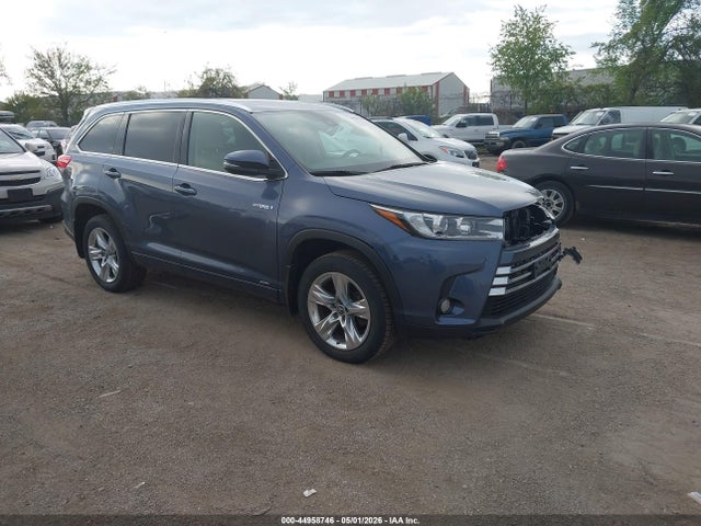 Salvage Toyota Highlander Image