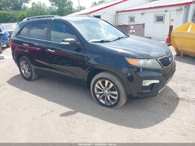 Salvage Kia Sorento Image
