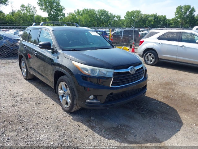 Salvage Toyota Highlander Image