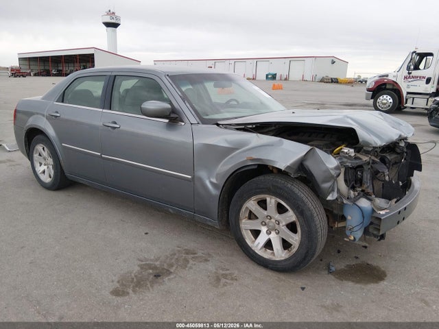Salvage Chrysler 300 Image