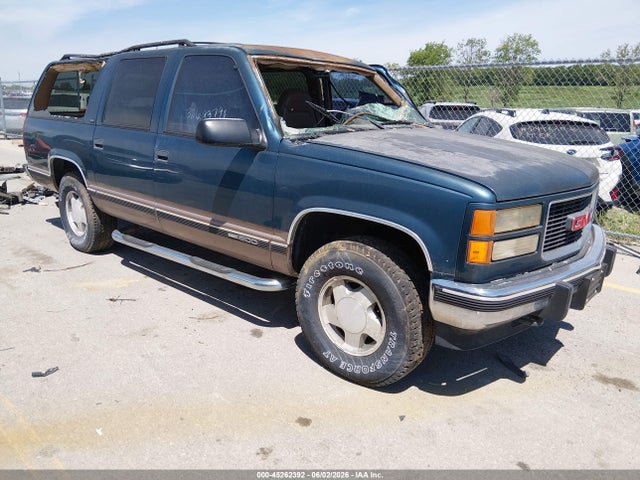 Salvage GMC Suburban Image