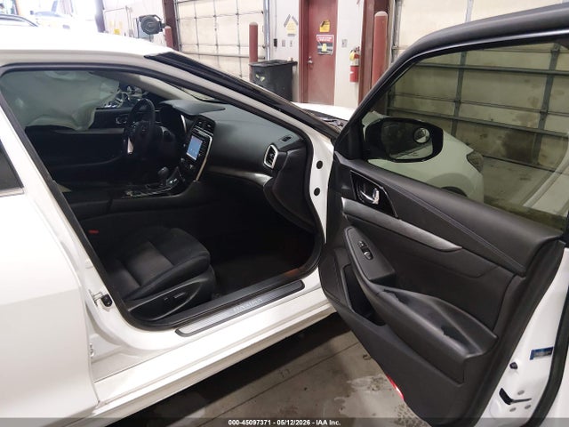 Nissan Maxima