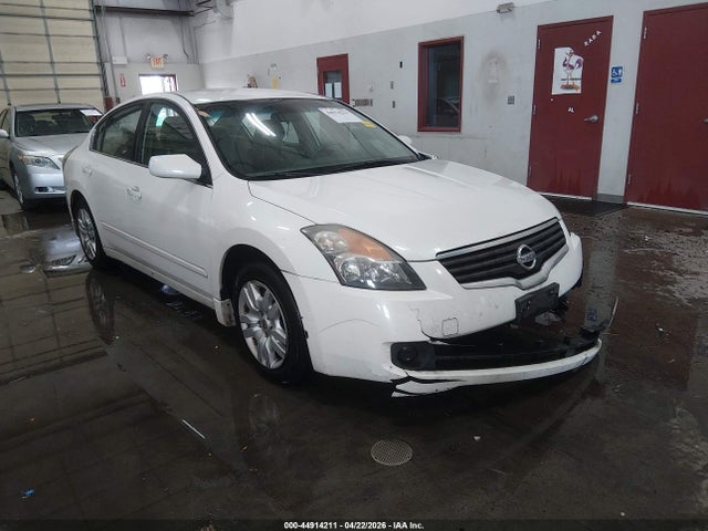Salvage Nissan Altima Image