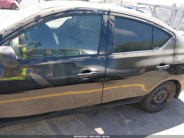 Nissan Versa 1.6 S+