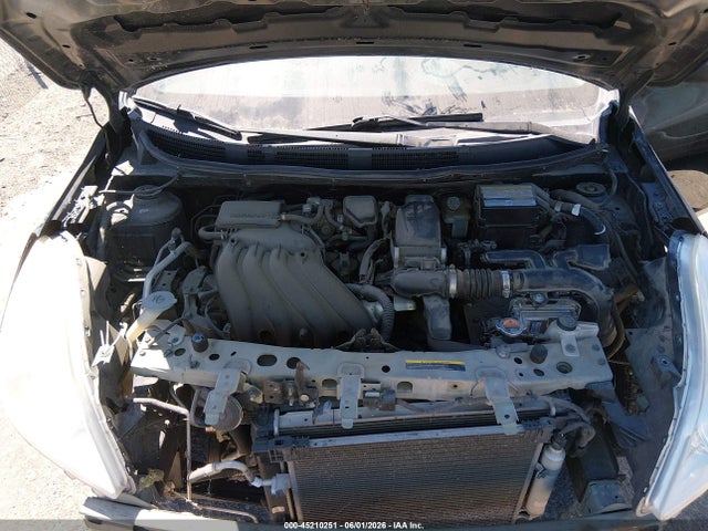Nissan Versa 1.6 S+