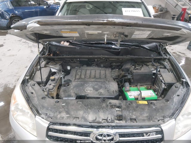 Toyota RAV4 Limited V6