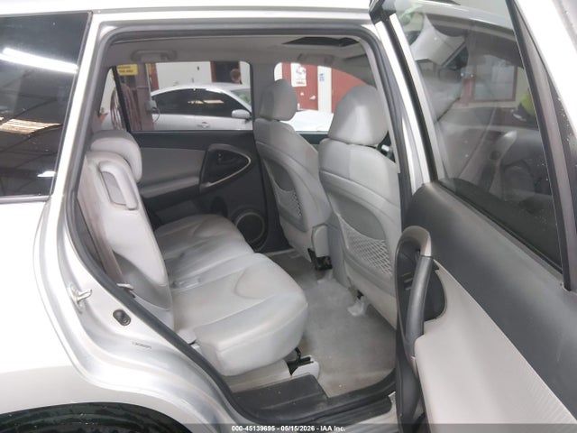 Toyota RAV4 Limited V6