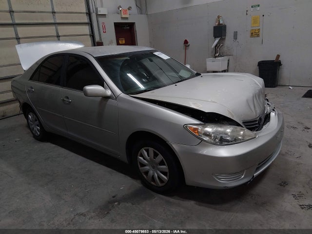 Salvage Toyota Camry Image