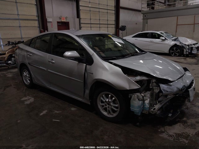 Salvage Toyota Prius Image
