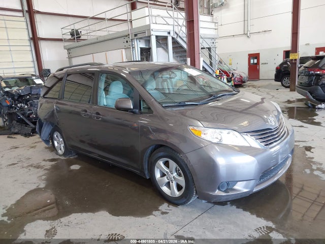 Salvage Toyota Sienna Image