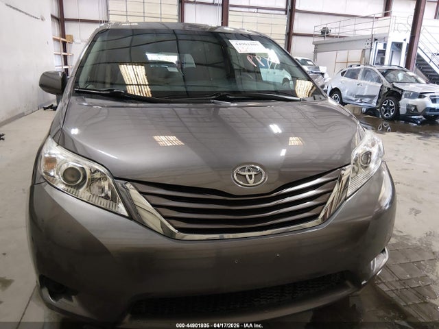 Toyota Sienna Le 8 Passenger