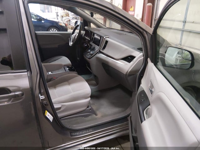 Toyota Sienna Le 8 Passenger