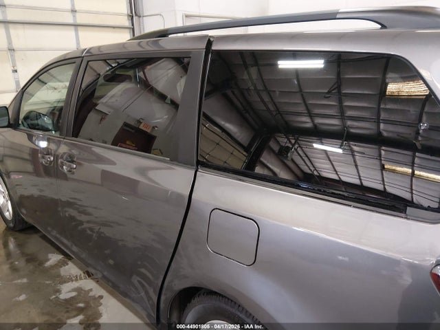 Toyota Sienna Le 8 Passenger