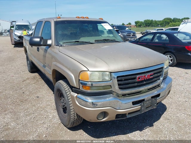 Salvage GMC Sierra 2500 Image