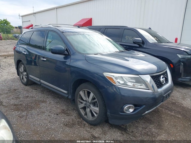 Salvage Nissan Pathfinder Image