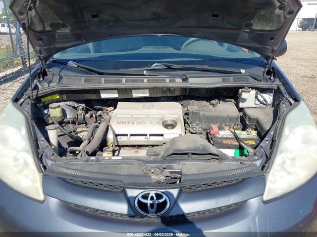 Toyota Sienna Le