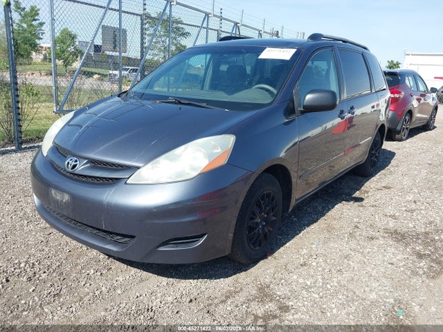 Toyota Sienna Le