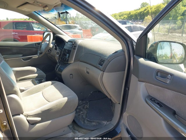 Toyota Sienna Le