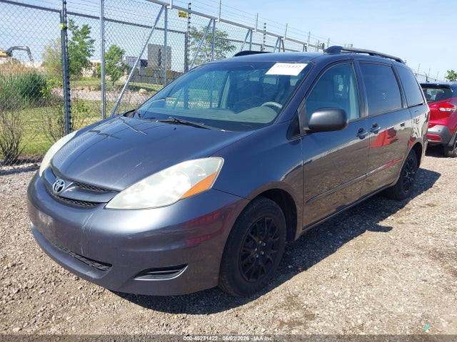 Toyota Sienna Le