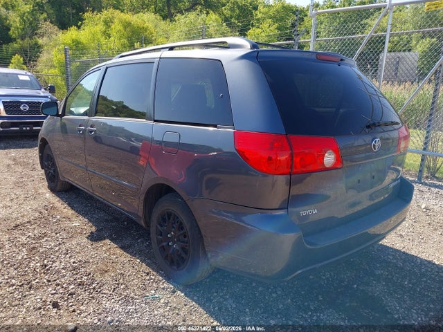 Toyota Sienna Le
