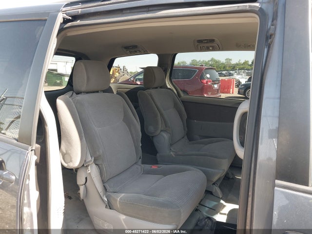 Toyota Sienna Le