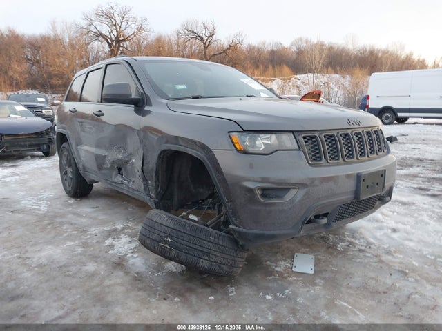 Salvage Jeep Grand Cherokee Image