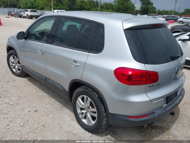 Volkswagen Tiguan S