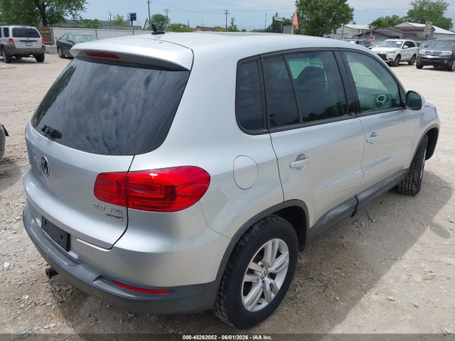 Volkswagen Tiguan S