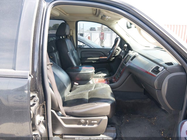 Cadillac Escalade Standard