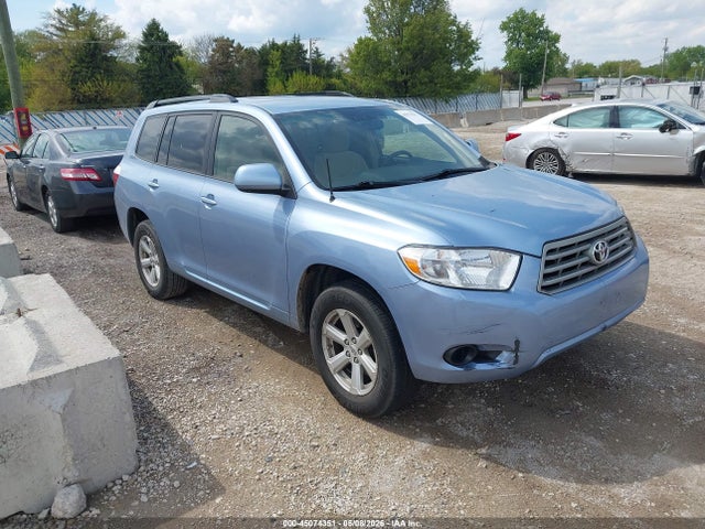 Salvage Toyota Highlander Image