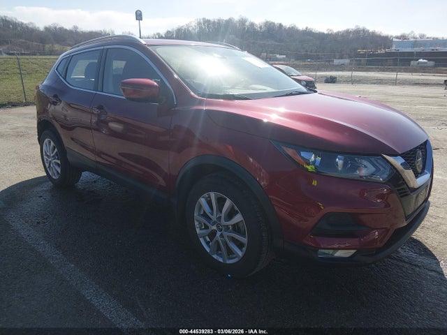 Salvage Nissan Rogue Image