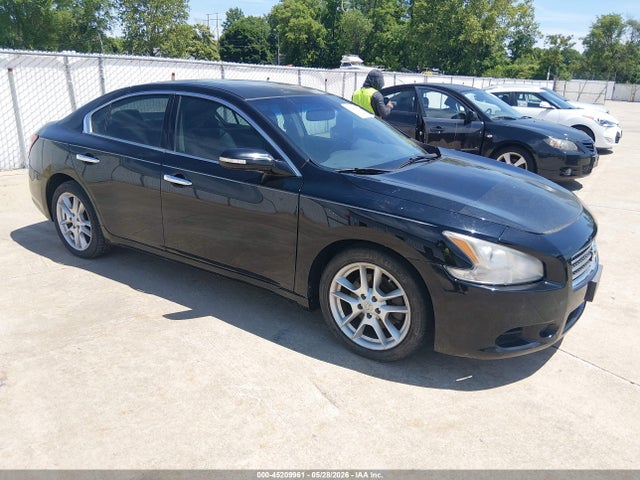 Salvage Nissan Maxima Image