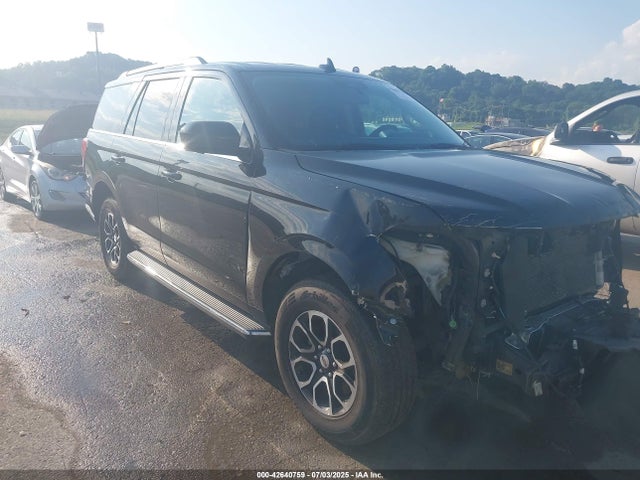 Salvage Ford Expedition Image