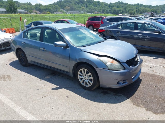 Salvage Nissan Altima Image