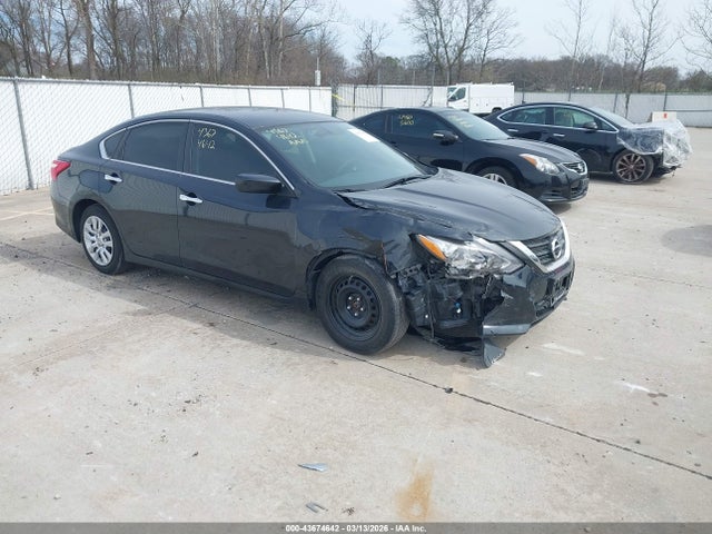Salvage Nissan Altima Image