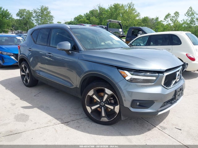 Salvage Volvo XC40 Image