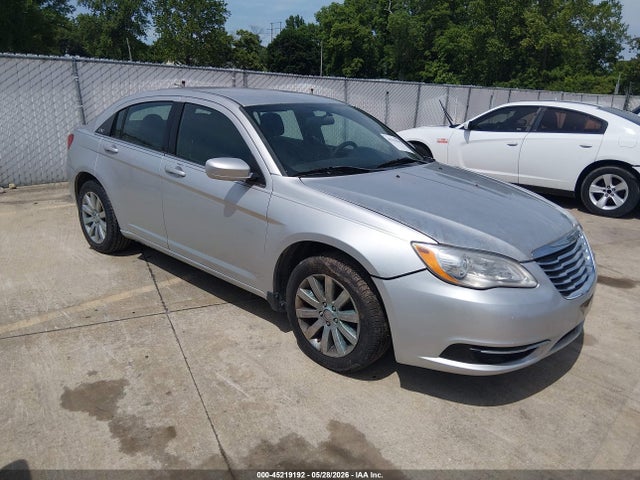 Salvage Chrysler 200 Image