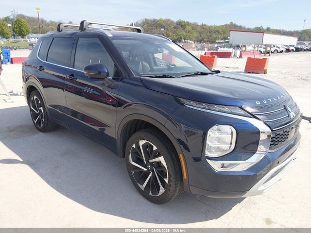Salvage Mitsubishi Outlander Image