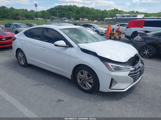 Salvage Hyundai ELANTRA Image