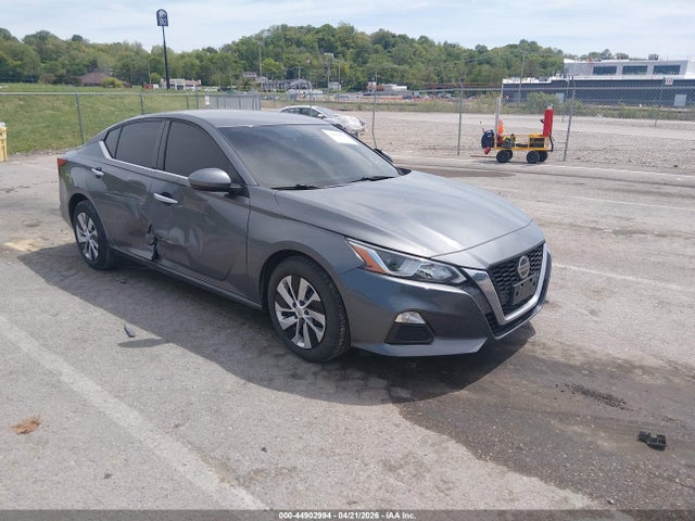 Salvage Nissan Altima Image